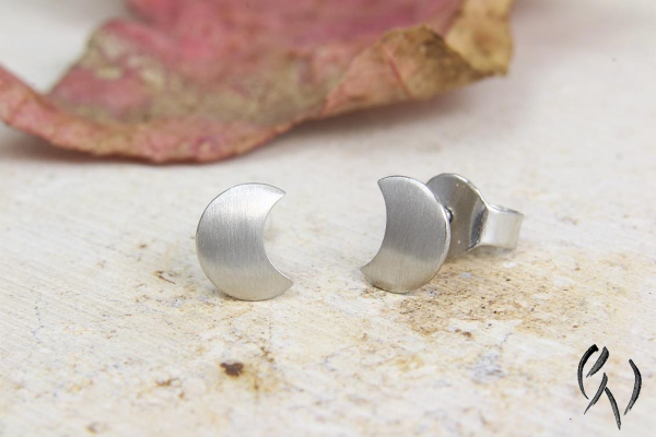 Ohrstecker Taini, Platin 950/-, kleiner Halbmond strichmatt