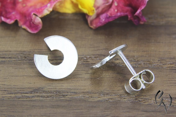 Ohrstecker Silber 925/-, offene kleine Kreisscheibe, strichmatt