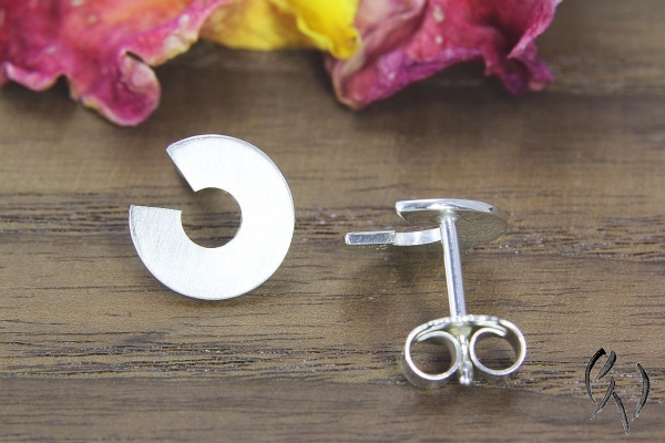 Ohrstecker Silber 925/-, offene kleine Kreisscheibe, strichmatt