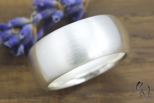 Breiter Ring aus Silber