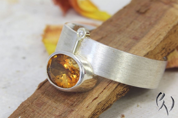 Ring Mitena, Silber mit Citrin und Brillant