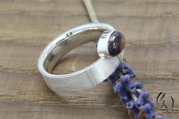 Ring Mitena, Silber mit Turmalin-Cabouchom