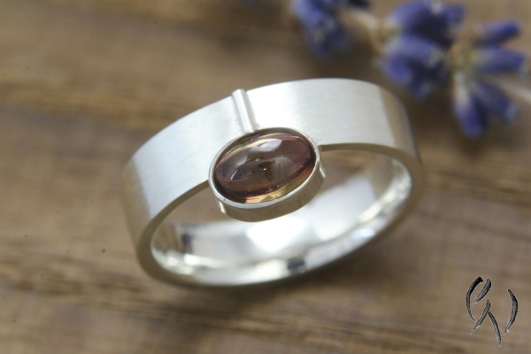 Ring Mitena, Silber mit Turmalin-Cabouchom
