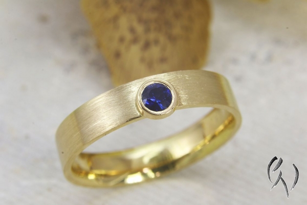 Ring Kaami, Gold 750/- mit Saphir