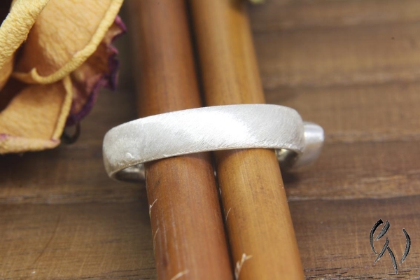 Ring Mabou, Silber 925/- mit hellem, tropfenförmigen Opal