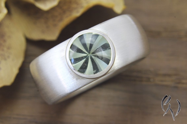 Breiter Ring aus Silber mit Mintquarz