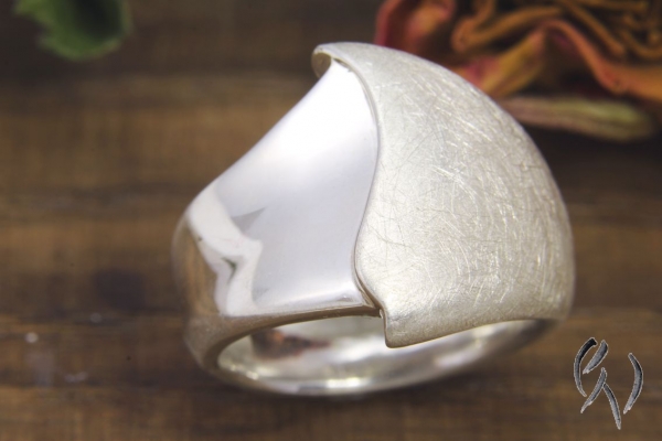 Breiter Ring aus Silber, Wave
