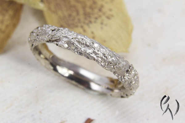 Ring Weißgold, zerknittert