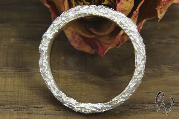 Schmaler Ring aus Silber 925/-, Zerknittert, 4 mm, oval