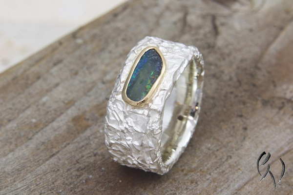 Breiter Ring aus Silber 925/- mit Boulderopal, zerknittert