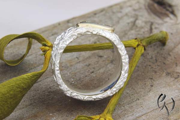 Breiter Ring aus Silber 925/- mit Boulderopal, zerknittert