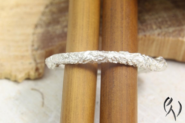 Schmaler Ring aus Silber 925/-, Zerknittert, 2 mm