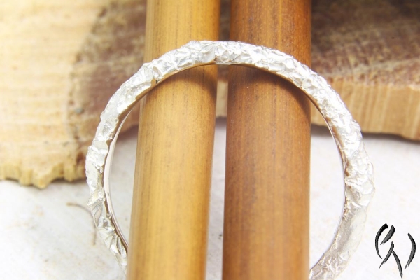 Schmaler Ring aus Silber 925/-, Zerknittert, 2 mm