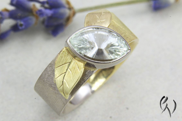 Ring Jenara, Gelb- und Weißgold 750/- mit grauem Turmalin