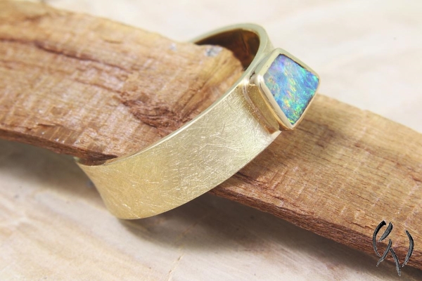 Ring Raeka, Gold 750/- mit Opal