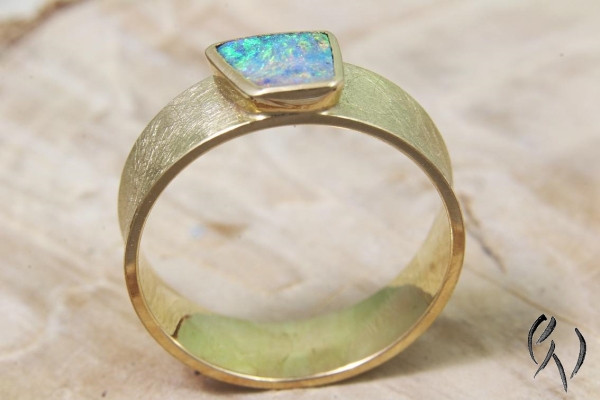 Ring Raeka, Gold 750/- mit Opal