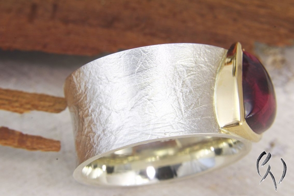 Ring Raeka, Silber 925/-  mit großem pinkfarbenen Turmalin