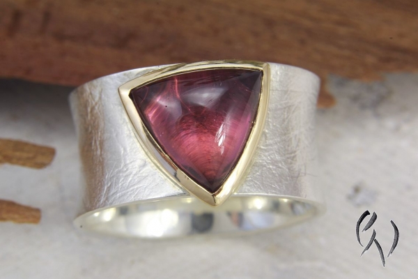 Ring Raeka, Silber 925/-  mit großem pinkfarbenen Turmalin