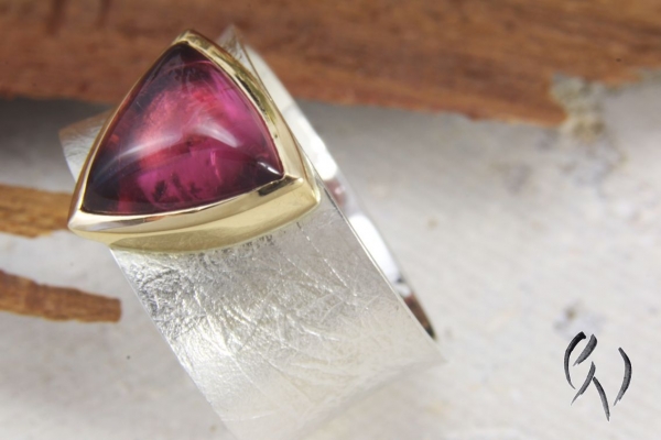 Ring Raeka, Silber 925/-  mit großem pinkfarbenen Turmalin