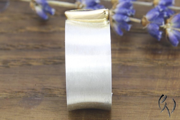 Ring Raeka, Silber 925/- mit dreieckigem Boulderopal in Gold 750/- gefasst