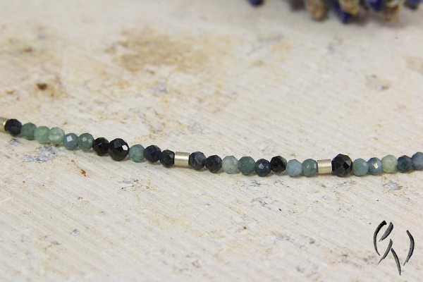 Edelsteinkette Nadira, aus Turmalin und schwarzem Spinell mit silbernen Zwischenteilen